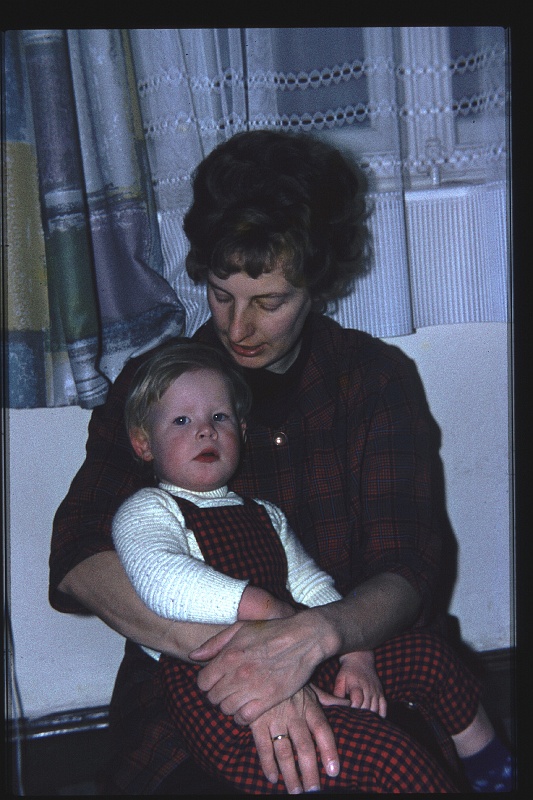 32.Regensburg mrt 1965 Mama,Marion.JPG